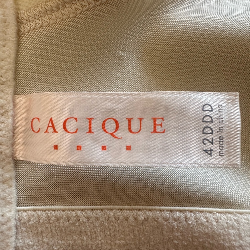 Cacique Cream Bra. Used in excellent condition. Size 42DDD - Picture 3 of 4